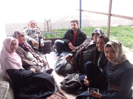 Yaşlılar gençlerle güldü
