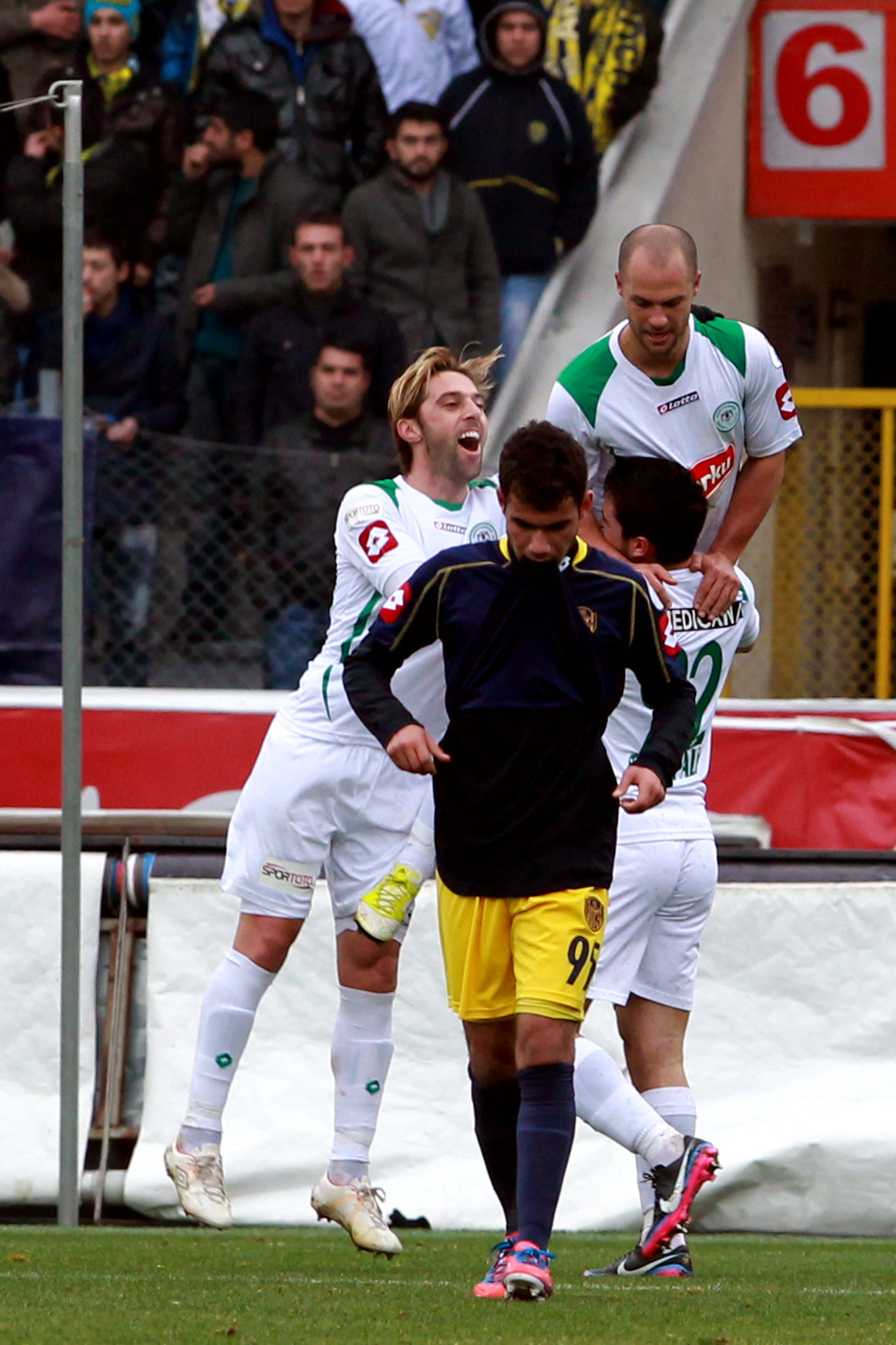 Erdal, Gohou’ya karşı