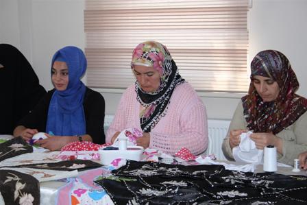 İpek böceği kozasını işlediler