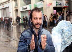 Yılmaz Erdoğan'dan polisin şiddetine sert tepki