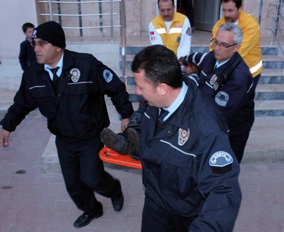 Tacizciyi önce dövdüler sonra astılar