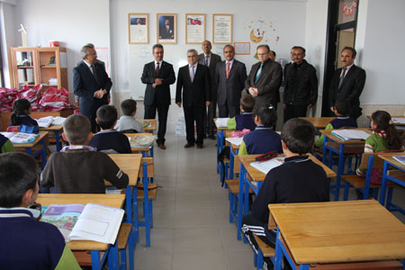Öğrencilere hediye verildi