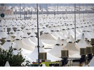 Arafat'a 60 bin yanmaz çadır kuruluyor