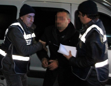 Bıçaklarken "Öl, öl" diyen kocasını affetti