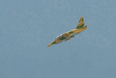 Suriye savaş uçağı Lübnan'da boş araziyi bombaladı