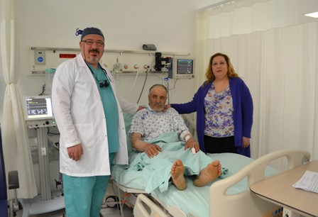 Kalp ameliyatı olurken doktorlarıyla konuştu