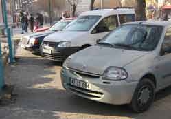 Hatalı park trafiğe zarar veriyor