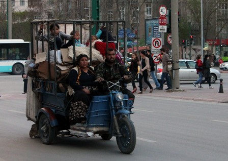 Motor üzerinde 6 kişiyle yolculuk