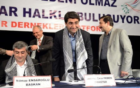 Akil İnsanlar Diyarbakır'da poşu taktı