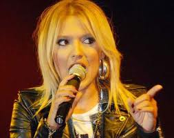 Demet Akalın'dan Göksel'e: Ödül benim hakkımdı