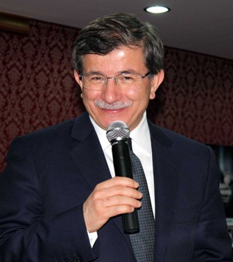 Bakan Davutoğlu’ndan “onurlu insan” vurgusu