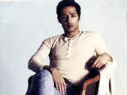 Mert Fırat: Kadınların yüzü ve gözlerine bakarım