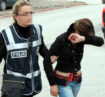 Sevgililerin nişan oyunu poliste bitti