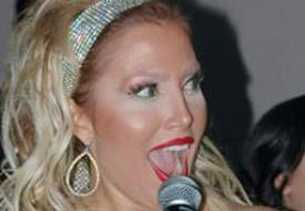 Canlı yayında elle taciz rezaleti