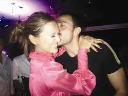 Demet Akalın'a 20 bin TL'lik hediye