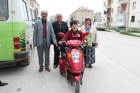 Mutluluğu gözlerinden okundu