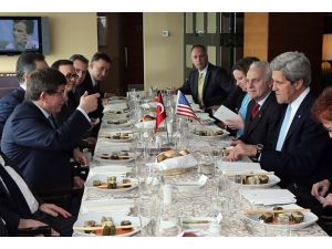 Davutoğlu ile Kerry bir araya geldi
