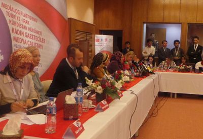 Kadın gazeteciler erkek medyasına isyan etti