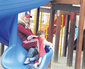 Çağla Şikel çocuklarıyla çocuk oldu