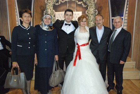 Yurtsever ailesinin düğün mutluluğu