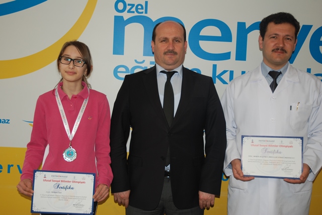 Sosyal bilimler olimpiyatında gümüş madalya aldı