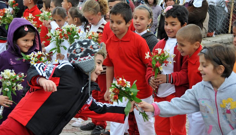 Bayram coşkusunu kasabaya taşındı
