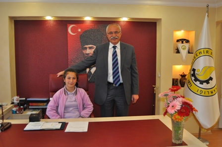 Başkan Çat makamına oturdu