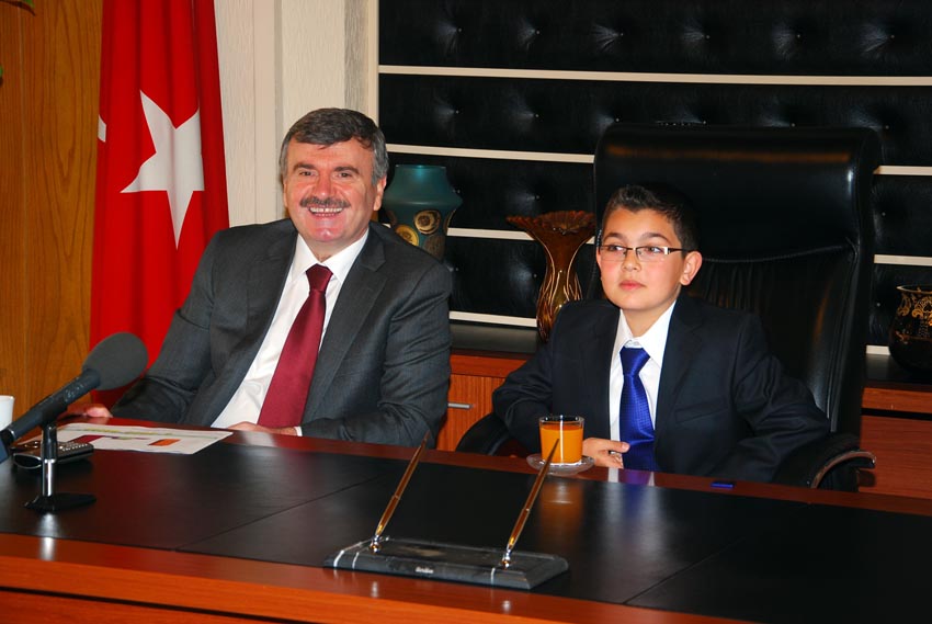 Genç belediye Başkanı’ndan yeşil okul bahçesi vurgusu