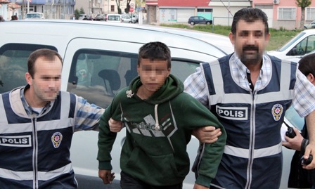 Çocuk hırsız yarım kilo altın çaldı