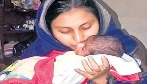 3 Günlük Bebeği Facebook'tan Sattılar