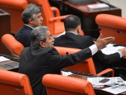 Genç'ten Şahin'e: Atatürk olmasaydı kaçıncı hanımıydınız