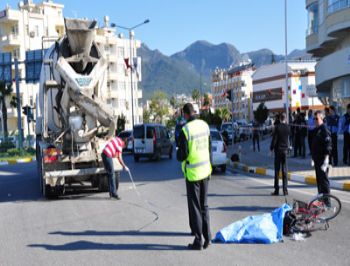 Beton Mikserinin Çarptığı Bisiklet Sürücüsü Öldü