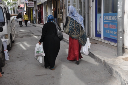 Yetimleri sevindirdiler