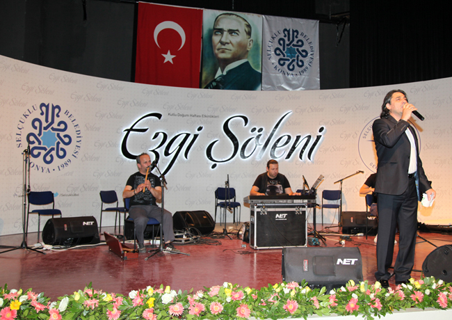Kampüste Kutlu Doğum coşkusu