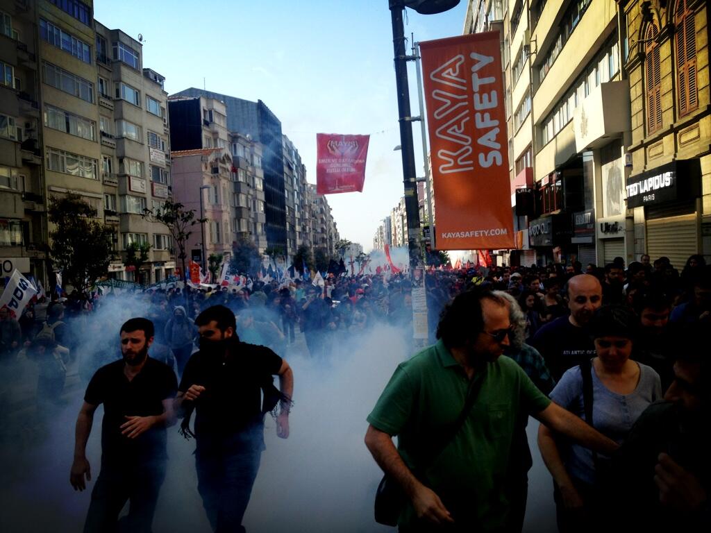 Polis DİSK heyetini Şişli'de gaza boğdu
