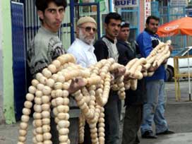 Mevlana tespihi Guines adayı