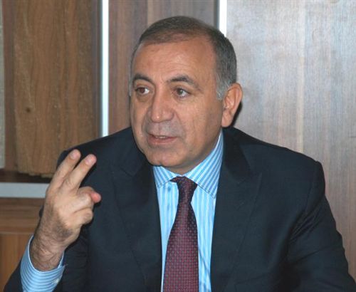 Tekin, Beylikdüzü'nde vatandaşlarla buluştu