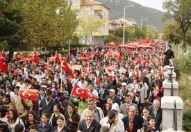 Akşehir'de şehitler için yürüdüler