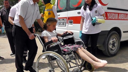 Ayağına çay dökülen kız çocuğu hastanelik oldu