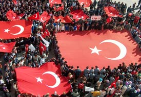 'Eylemlerde türbanlı yok'a iki cevap