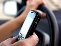 Direksiyonda cep telefonu alkol gibi tehlikeli