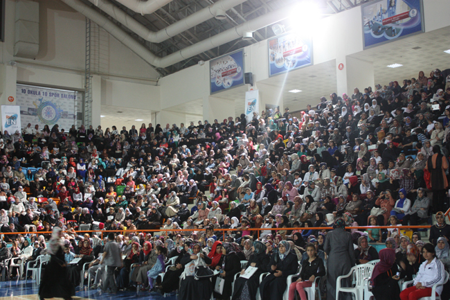Peygamber sevgisi salonlara sığmadı