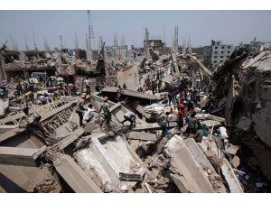 Bangladeş'te Ölü Sayısı 900'e Ulaştı