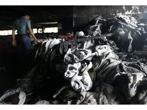 Yine Bangladeş...  Fabrika Yangını: 8 Ölü