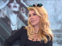 Hande Yener: Sevenlerime mahcup oldum