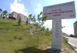 Necmettin Erbakan Parkta Yaşayacak...
