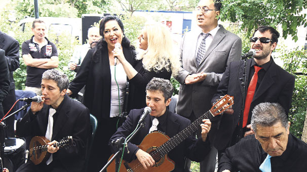 Türkan Sultan şarkı şöyledi