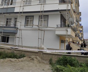 İnşaattan düşen işçi hayatını kaybetti