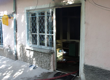 Yerinden çıkan gaz hortumu evi yaktı