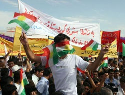 Erdoğan için iğrenç pankart